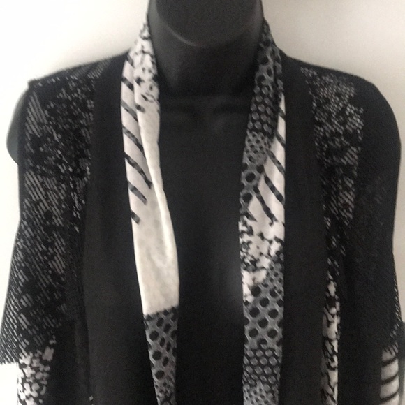 ADORE Black/White Flowy Silky Vest. Size SMALL. - Picture 2 of 5